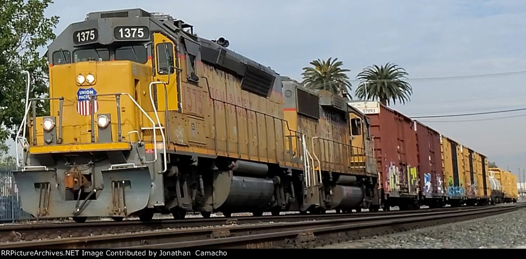 UP 1375 on UP LOA32 Costa Mesa local leads through the station